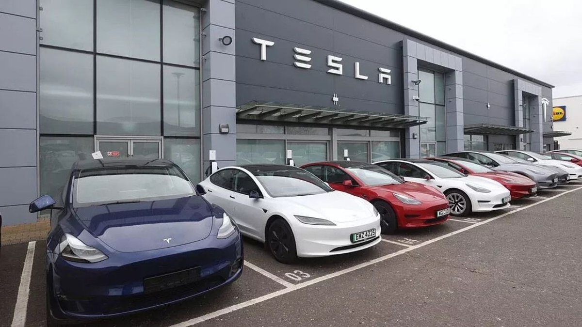 Tesla, Çin’de 2,98 Milyon Elektrikli Aracını Geri Çağırıyor
